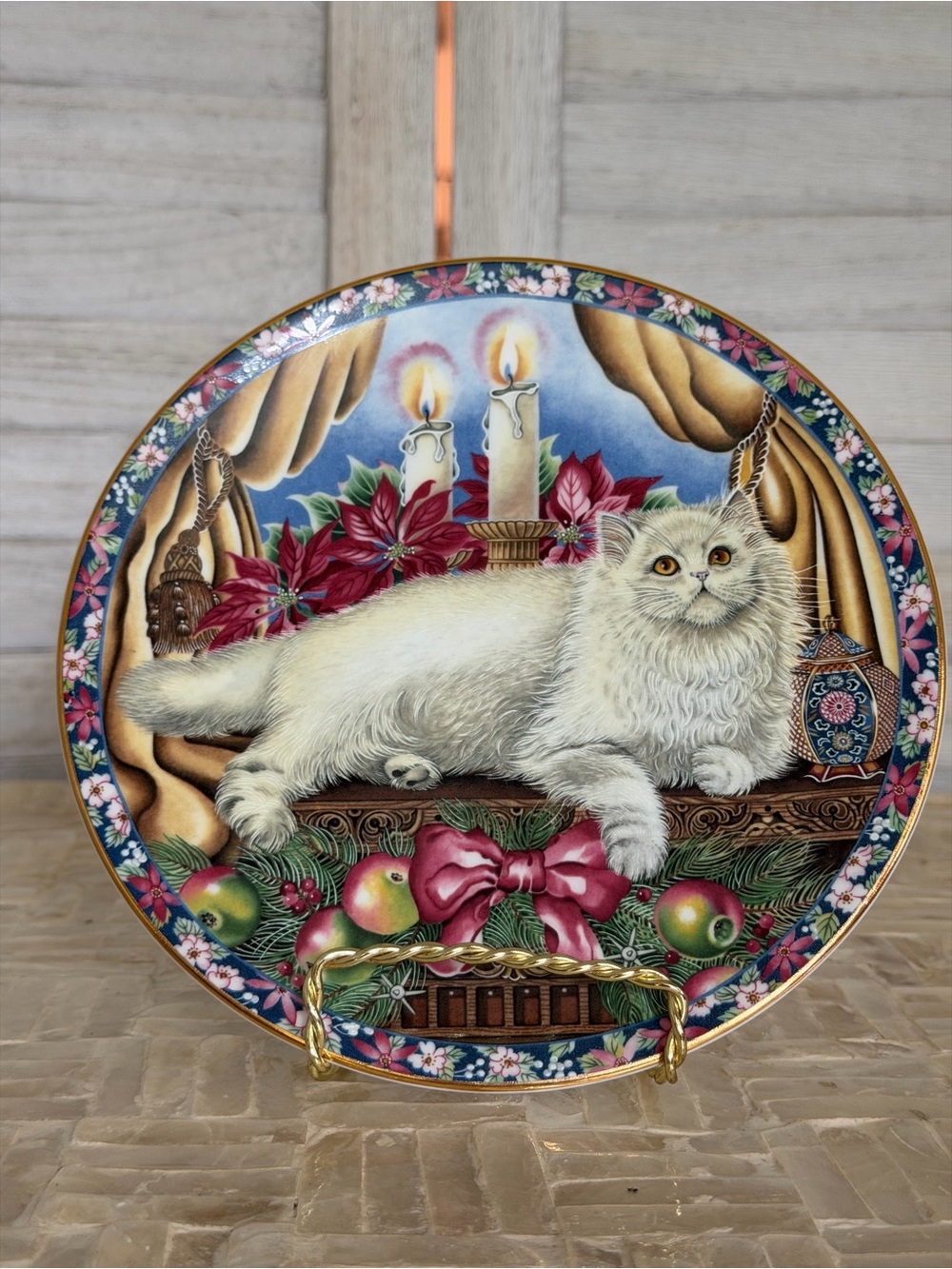 Aynsley Winter Cat Fine Bone China Collector Plate Made in England Christmas Cat